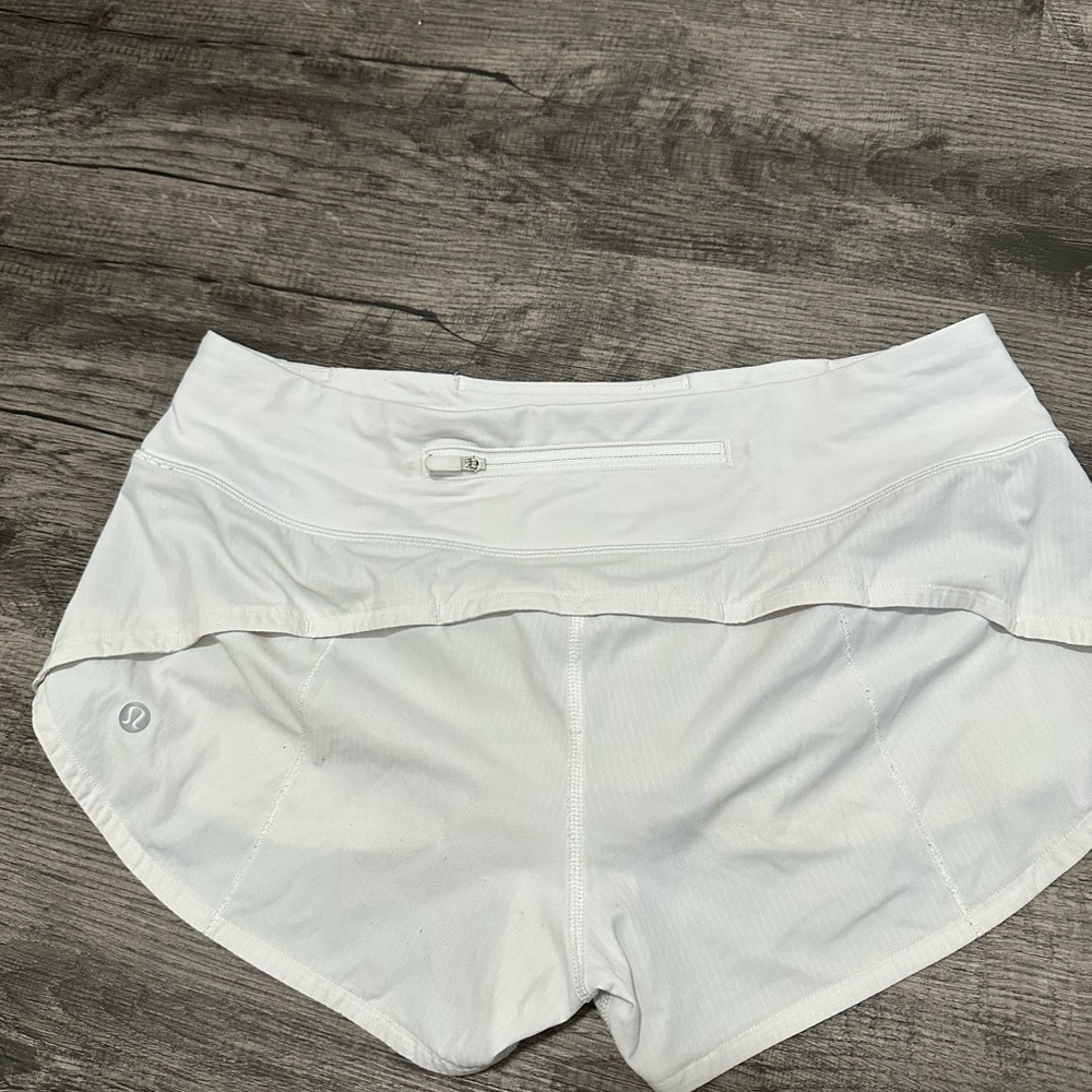 Lululemon low-rise speed up shorts 2.5